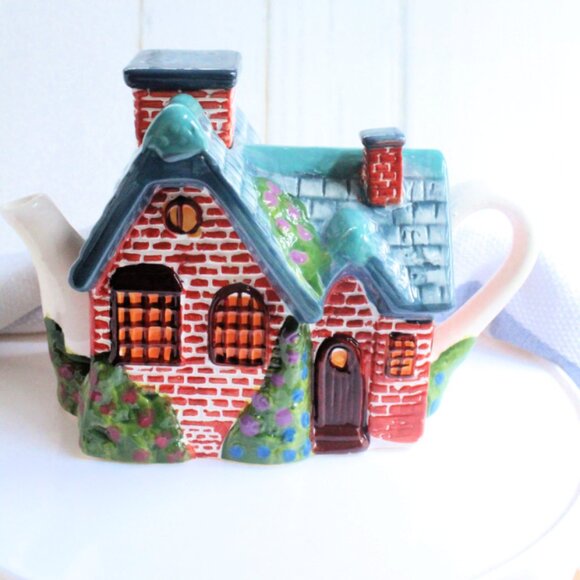 Thomas Kinkade Cottage Tea Pot - Picture 1 of 2